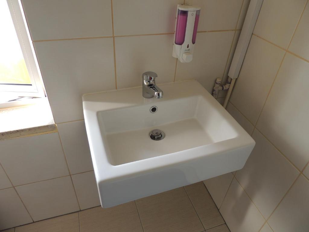Delphi Hotel Nicosia Room photo